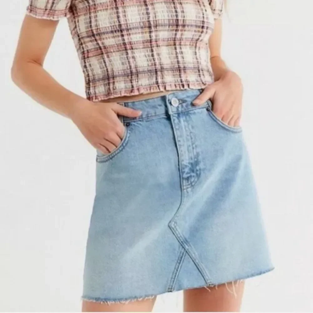 Urban Outfitters BDG Jean distressed raw hemmed denim skirt sz medium